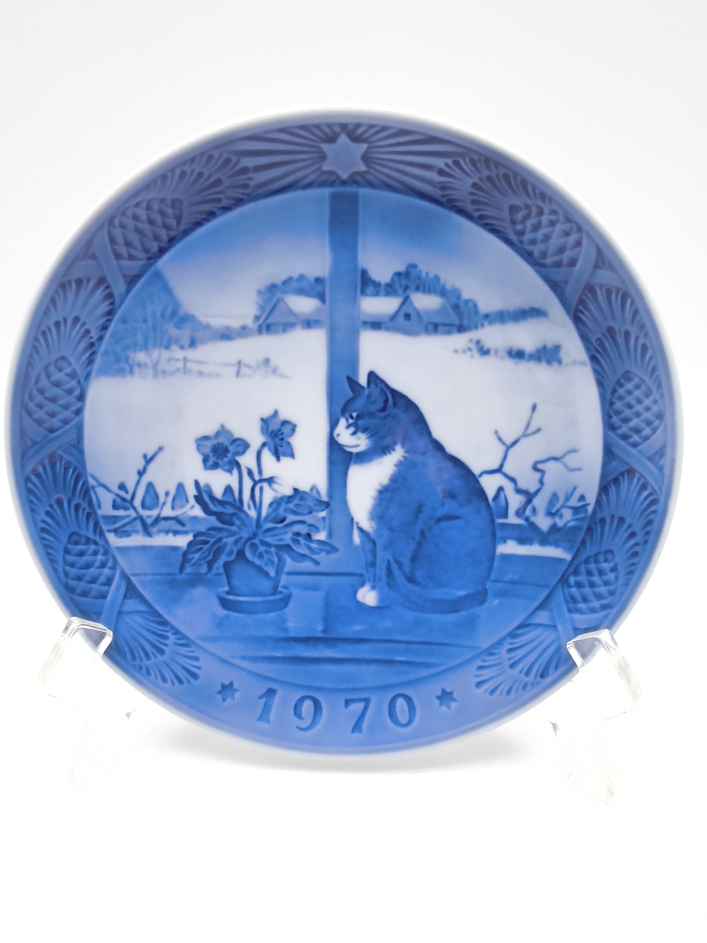 Born in 1970? This Vintage 1970 Cat Plate is Purr-fectly Retro!